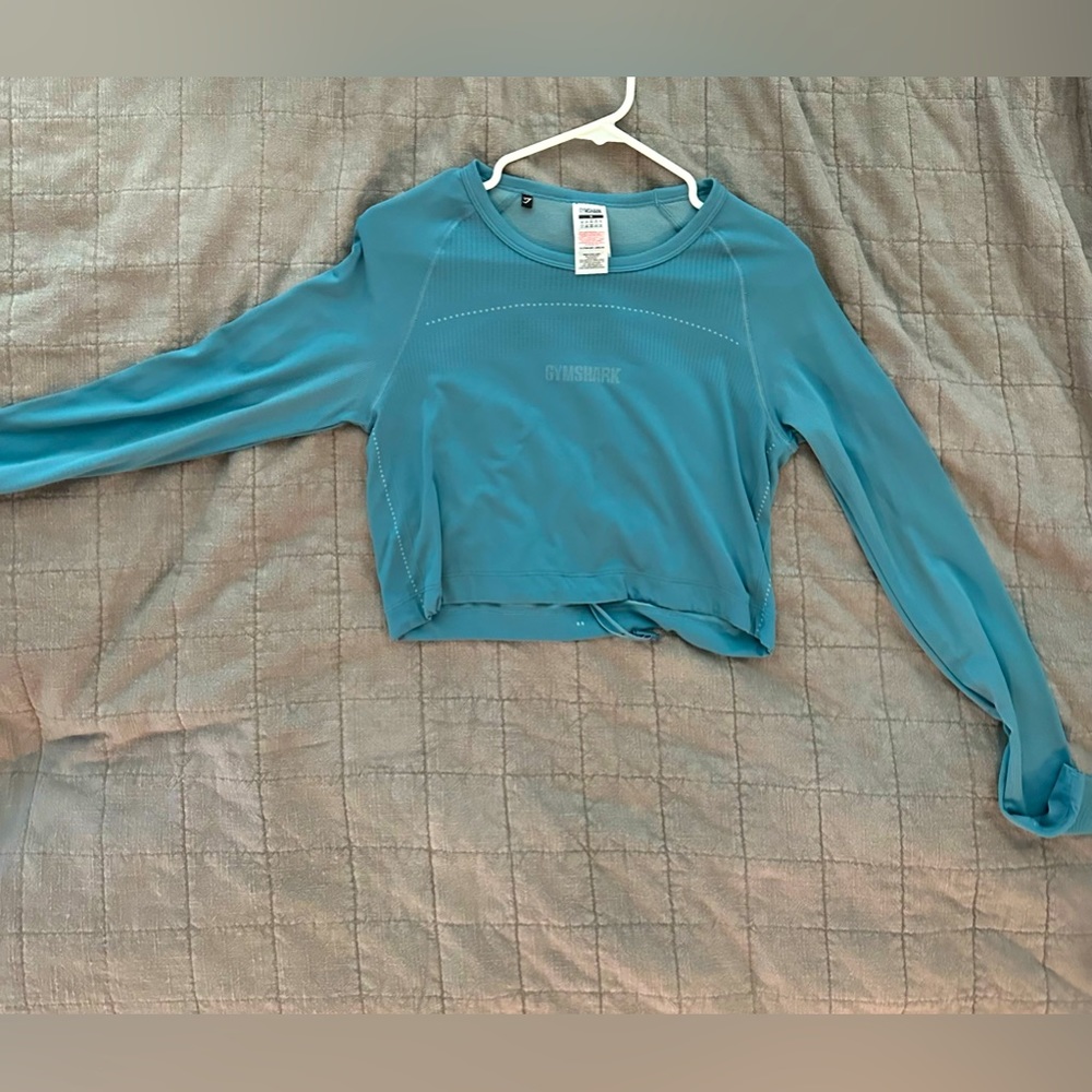GYMSHARK- lightweight seamless long sleeve crop top. Color-blue. Small